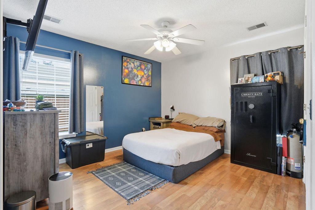 Image 15 of property listing at 210 Waterford Lane, Summerville, SC 29483