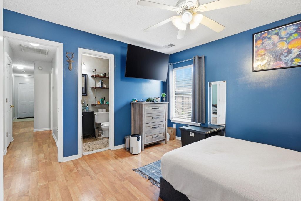 Image 16 of property listing at 210 Waterford Lane, Summerville, SC 29483