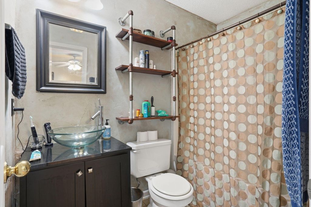 Image 17 of property listing at 210 Waterford Lane, Summerville, SC 29483