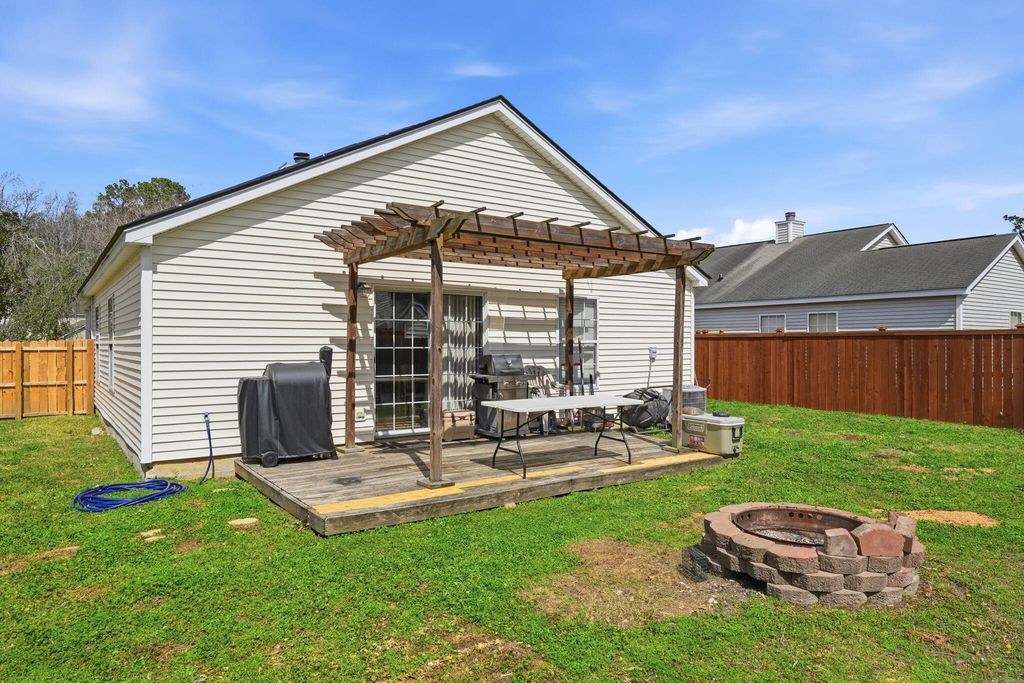 Image 24 of property listing at 210 Waterford Lane, Summerville, SC 29483