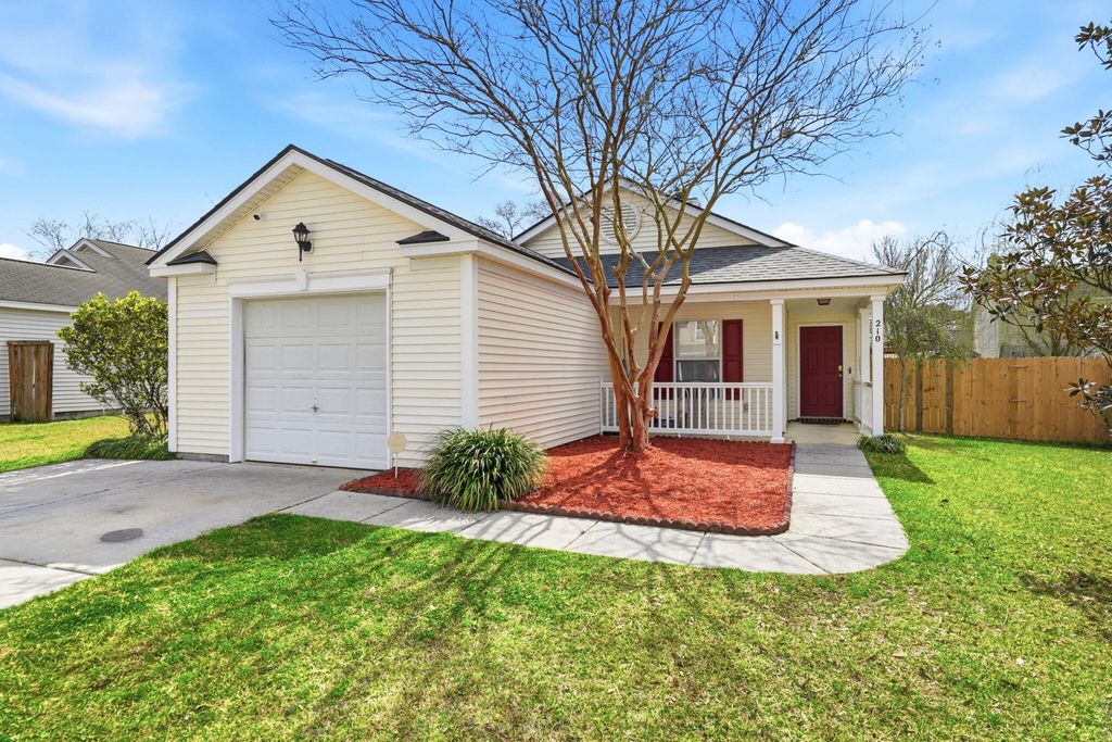 Image 3 of property listing at 210 Waterford Lane, Summerville, SC 29483