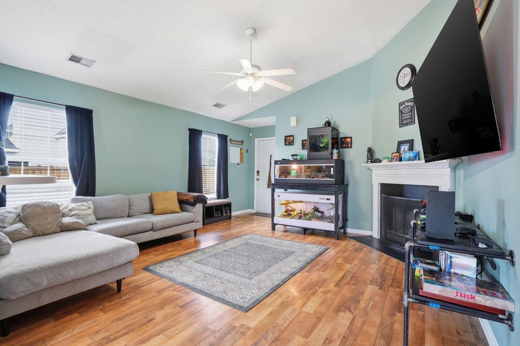 Image 8 of property listing at 210 Waterford Lane, Summerville, SC 29483