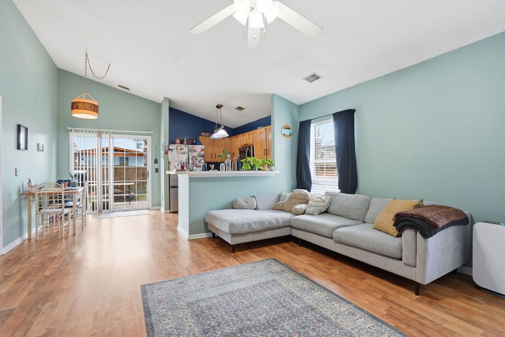 Image 9 of property listing at 210 Waterford Lane, Summerville, SC 29483