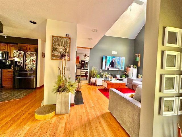 14 Laurel Ridge Drive, Belchertown, MA 01007