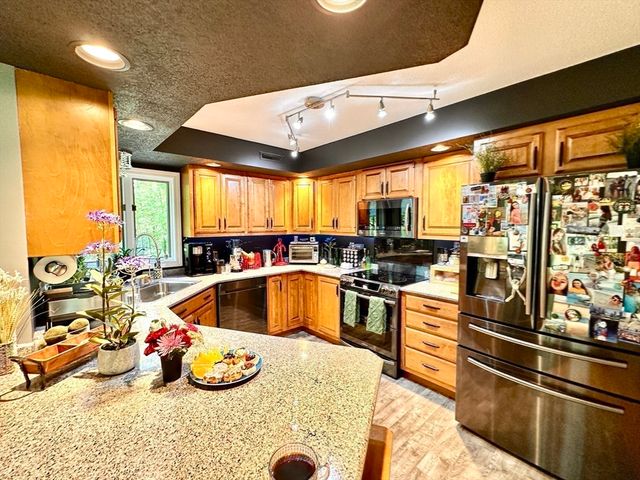 14 Laurel Ridge Drive, Belchertown, MA 01007