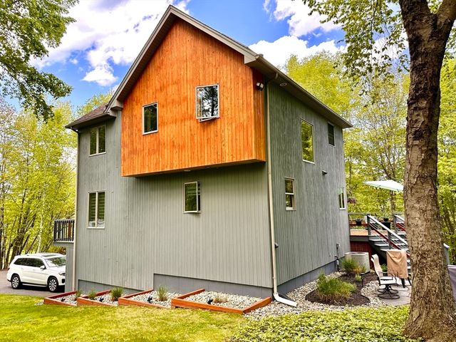 14 Laurel Ridge Drive, Belchertown, MA 01007