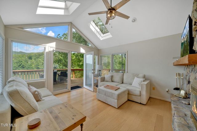 310 Cove Ridge Lane, Butler, TN 37640