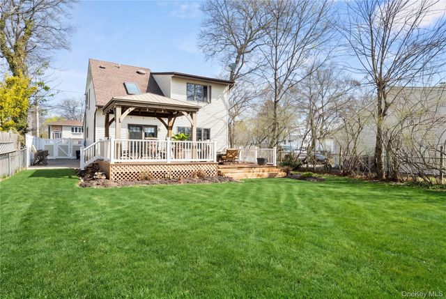 38 Aster Avenue, Holtsville, NY 11742