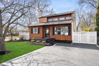38 Aster Avenue, Holtsville, NY 11742