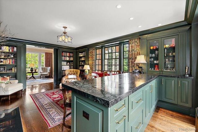 1045 Country Club Road, Bloomfield Charter Township, MI 48304