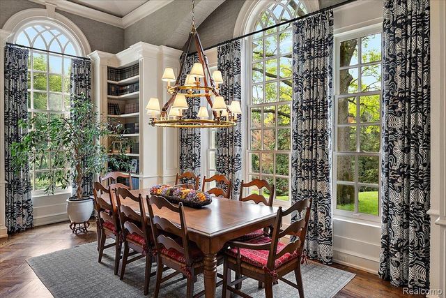 1045 Country Club Road, Bloomfield Charter Township, MI 48304