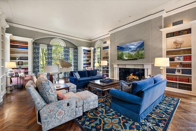 1045 Country Club Road, Bloomfield Charter Township, MI 48304