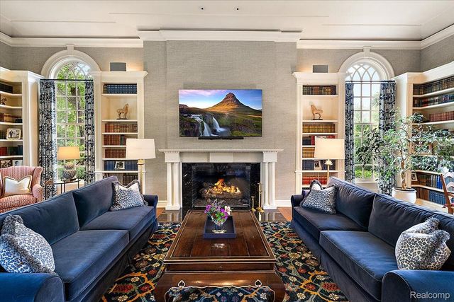 1045 Country Club Road, Bloomfield Charter Township, MI 48304