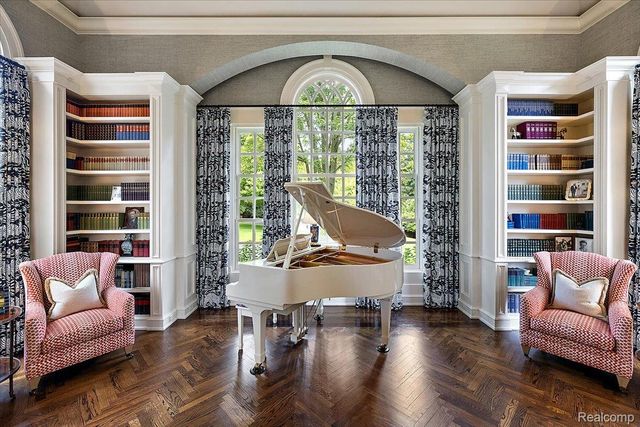 1045 Country Club Road, Bloomfield Charter Township, MI 48304