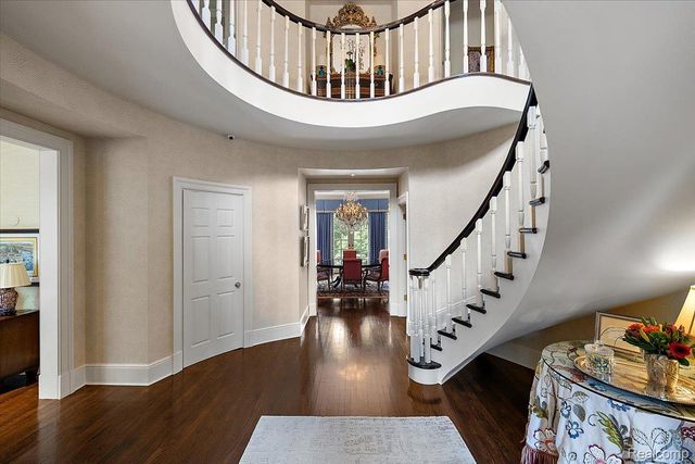 1045 Country Club Road, Bloomfield Charter Township, MI 48304