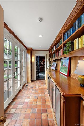 1045 Country Club Road, Bloomfield Charter Township, MI 48304