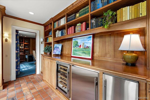 1045 Country Club Road, Bloomfield Charter Township, MI 48304