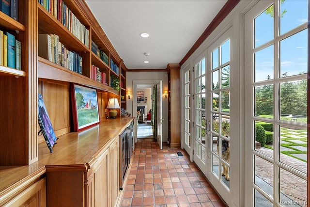 1045 Country Club Road, Bloomfield Charter Township, MI 48304