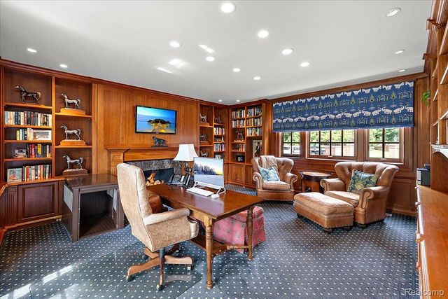 1045 Country Club Road, Bloomfield Charter Township, MI 48304