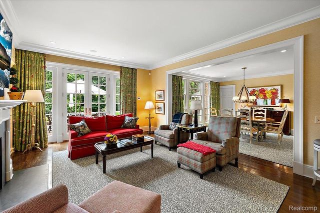 1045 Country Club Road, Bloomfield Charter Township, MI 48304