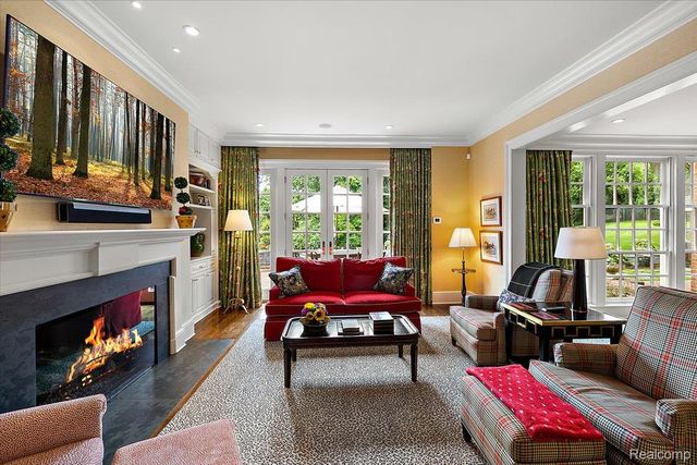 1045 Country Club Road, Bloomfield Charter Township, MI 48304