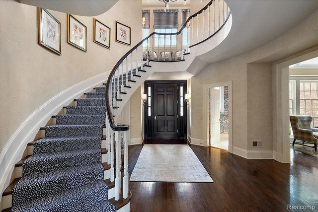 1045 Country Club Road, Bloomfield Charter Township, MI 48304