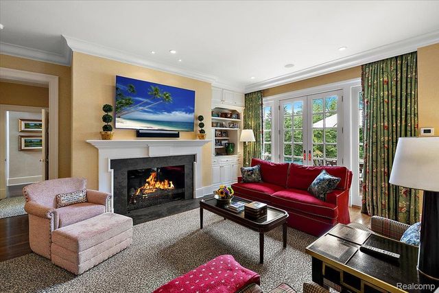 1045 Country Club Road, Bloomfield Charter Township, MI 48304