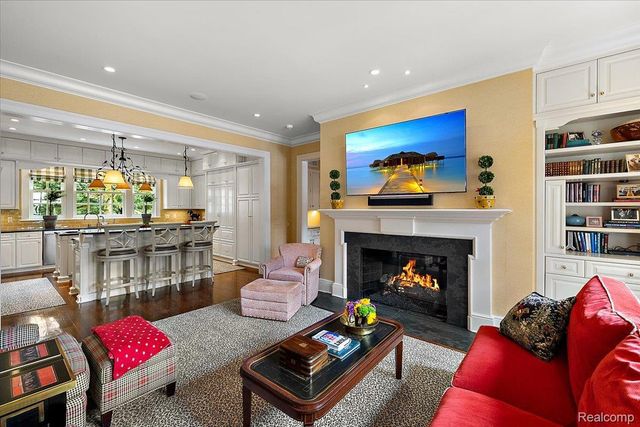 1045 Country Club Road, Bloomfield Charter Township, MI 48304