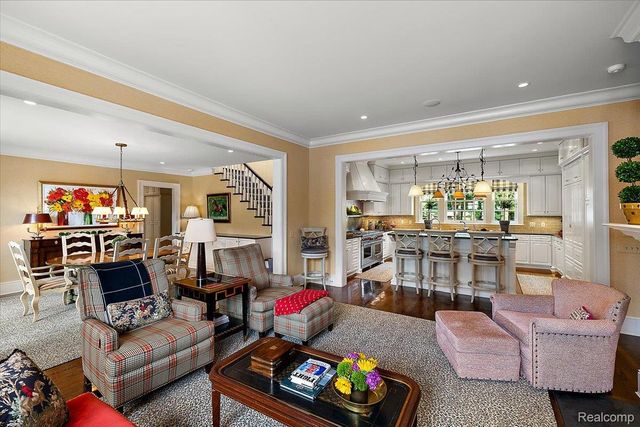 1045 Country Club Road, Bloomfield Charter Township, MI 48304