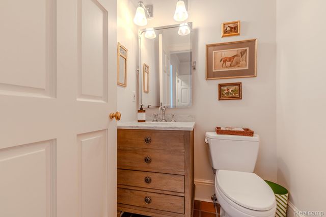 1045 Country Club Road, Bloomfield Charter Township, MI 48304