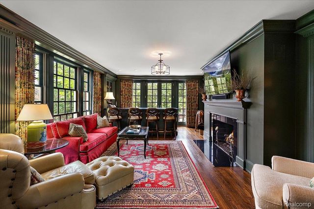 1045 Country Club Road, Bloomfield Charter Township, MI 48304