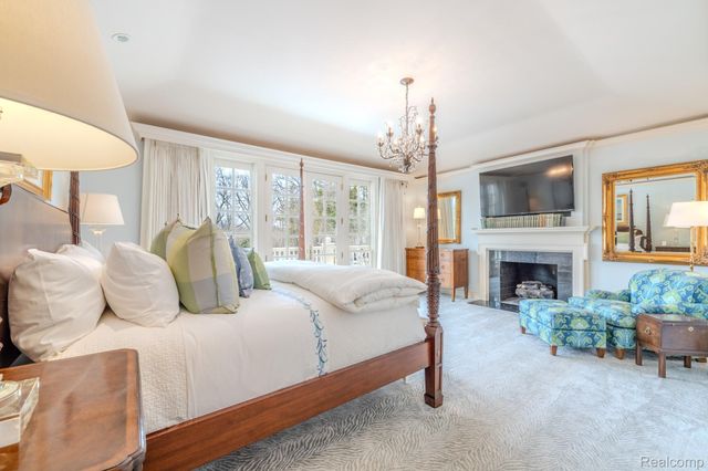 1045 Country Club Road, Bloomfield Charter Township, MI 48304