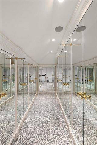 1045 Country Club Road, Bloomfield Charter Township, MI 48304