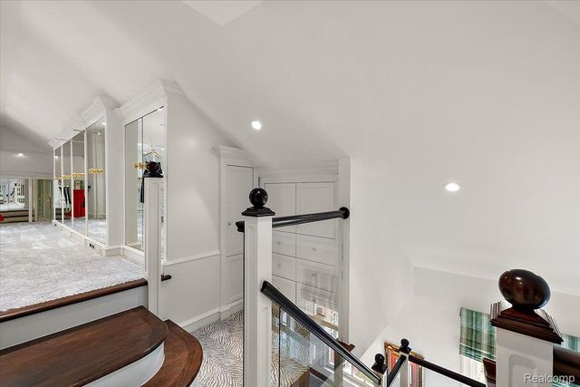 1045 Country Club Road, Bloomfield Charter Township, MI 48304