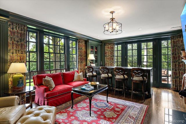 1045 Country Club Road, Bloomfield Charter Township, MI 48304