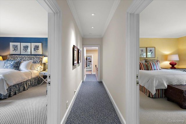 1045 Country Club Road, Bloomfield Charter Township, MI 48304