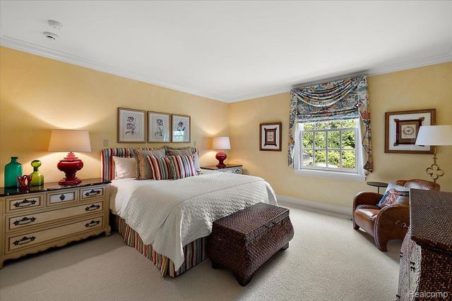 1045 Country Club Road, Bloomfield Charter Township, MI 48304