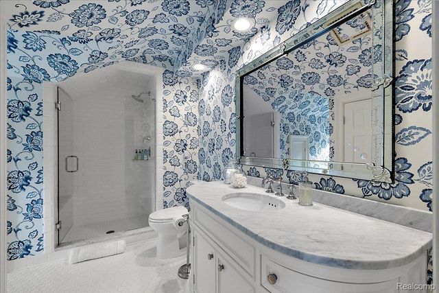 1045 Country Club Road, Bloomfield Charter Township, MI 48304