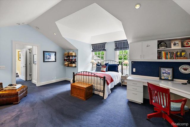 1045 Country Club Road, Bloomfield Charter Township, MI 48304