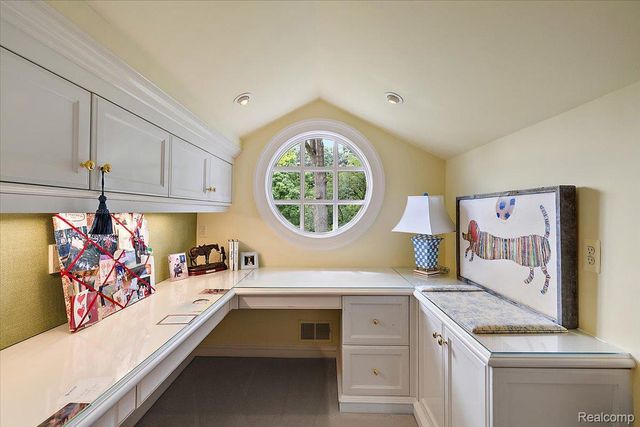 1045 Country Club Road, Bloomfield Charter Township, MI 48304