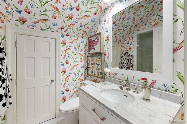 1045 Country Club Road, Bloomfield Charter Township, MI 48304