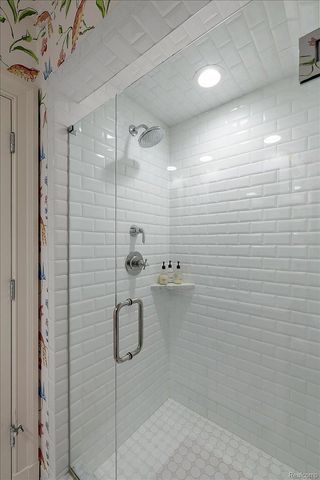 1045 Country Club Road, Bloomfield Charter Township, MI 48304