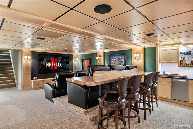 1045 Country Club Road, Bloomfield Charter Township, MI 48304