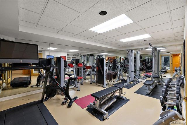 1045 Country Club Road, Bloomfield Charter Township, MI 48304