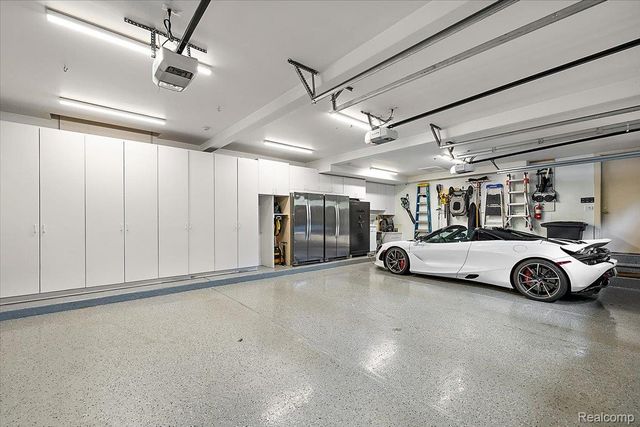 1045 Country Club Road, Bloomfield Charter Township, MI 48304