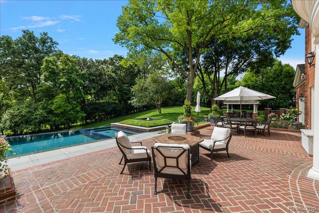 1045 Country Club Road, Bloomfield Charter Township, MI 48304