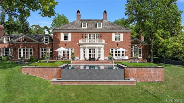 1045 Country Club Road, Bloomfield Charter Township, MI 48304