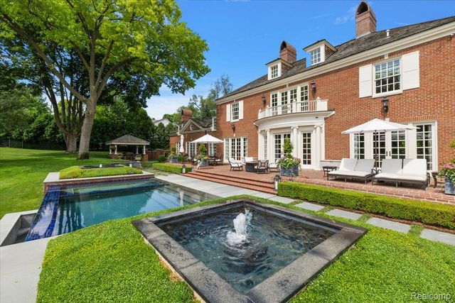 1045 Country Club Road, Bloomfield Charter Township, MI 48304