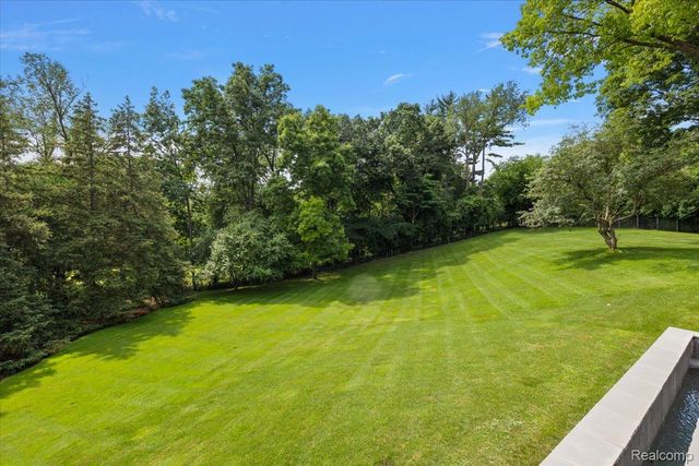 1045 Country Club Road, Bloomfield Charter Township, MI 48304