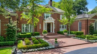 1045 Country Club Road, Bloomfield Charter Township, MI 48304